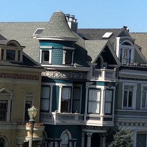 Meet your Posher, Nia